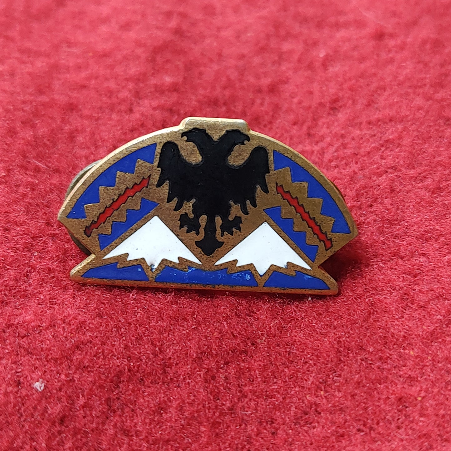 VINTAGE US Army 171st INFANTRY
Unit Crest Pin (02CR17)