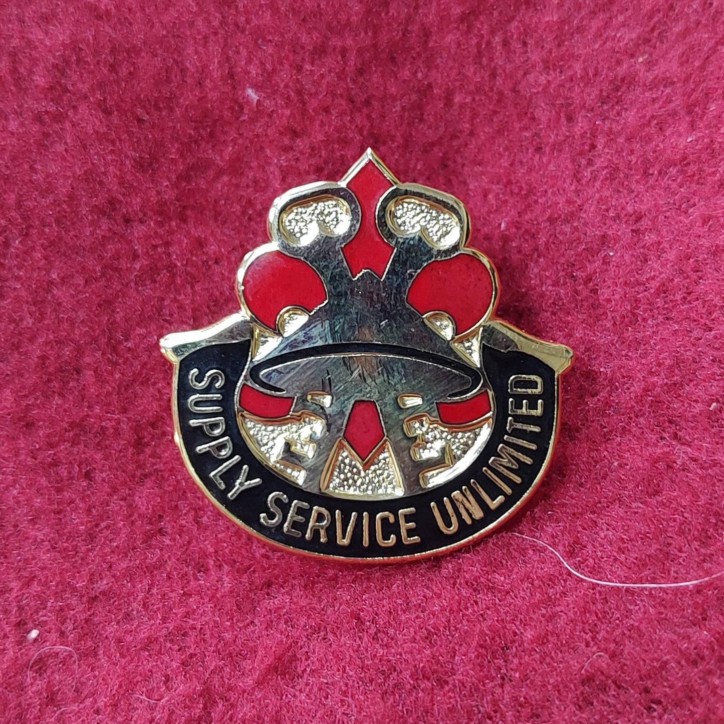 VINTAGE US Army 277th SUPPLY SND SERVICE BATTALION Unit Crest Pin (02CR26)