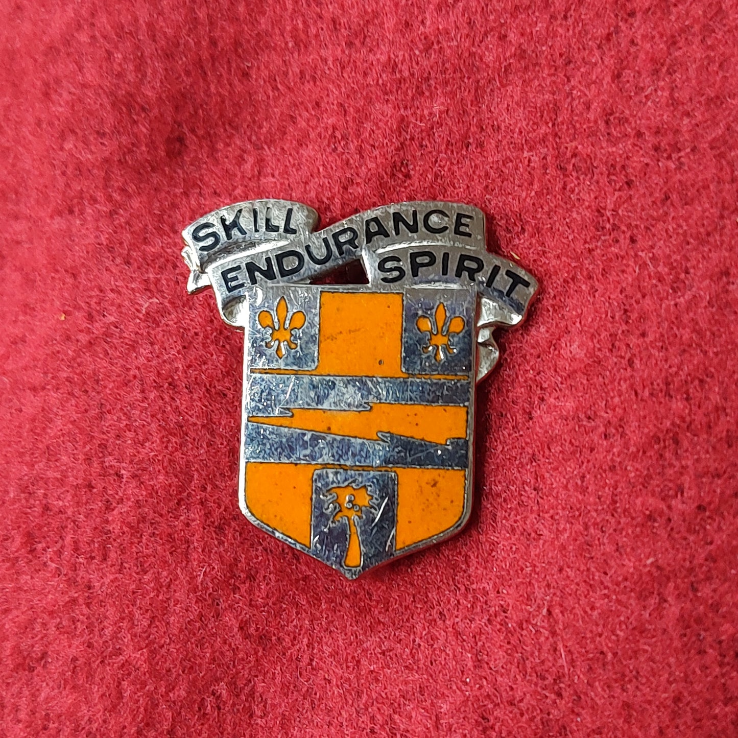 VINTAGE US Army 34th SIGNAL BATTALION
Unit Crest Pin (02CR28)
