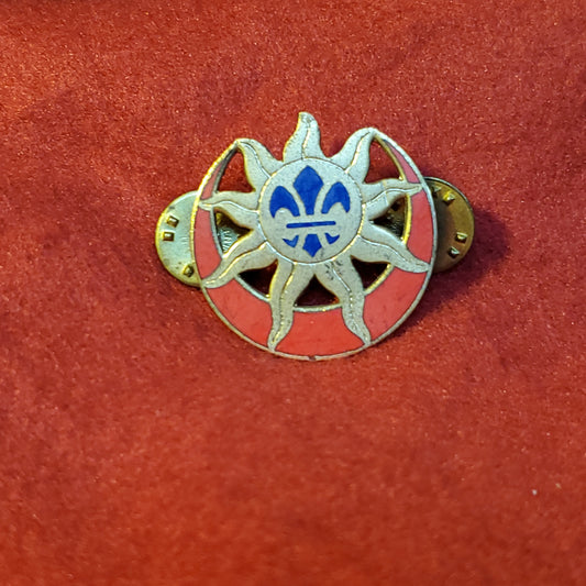 VINTAGE US Army 9th INFANTRY DIVISION
Unit Crest Pin (03CR8)