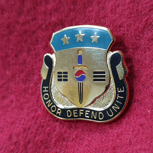 VINTAGE US Army 8th ARMY SPECIAL TROOPS Unit Crest Pin (02CR51)