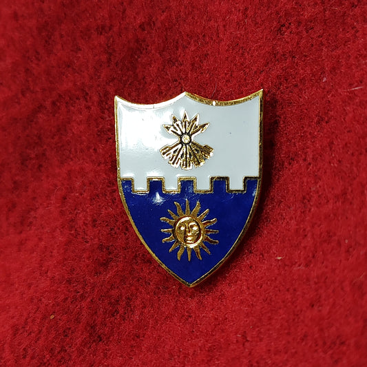 VINTAGE US Army 22nd INFANTRY Unit Crest Pin (gold) (02CR52)