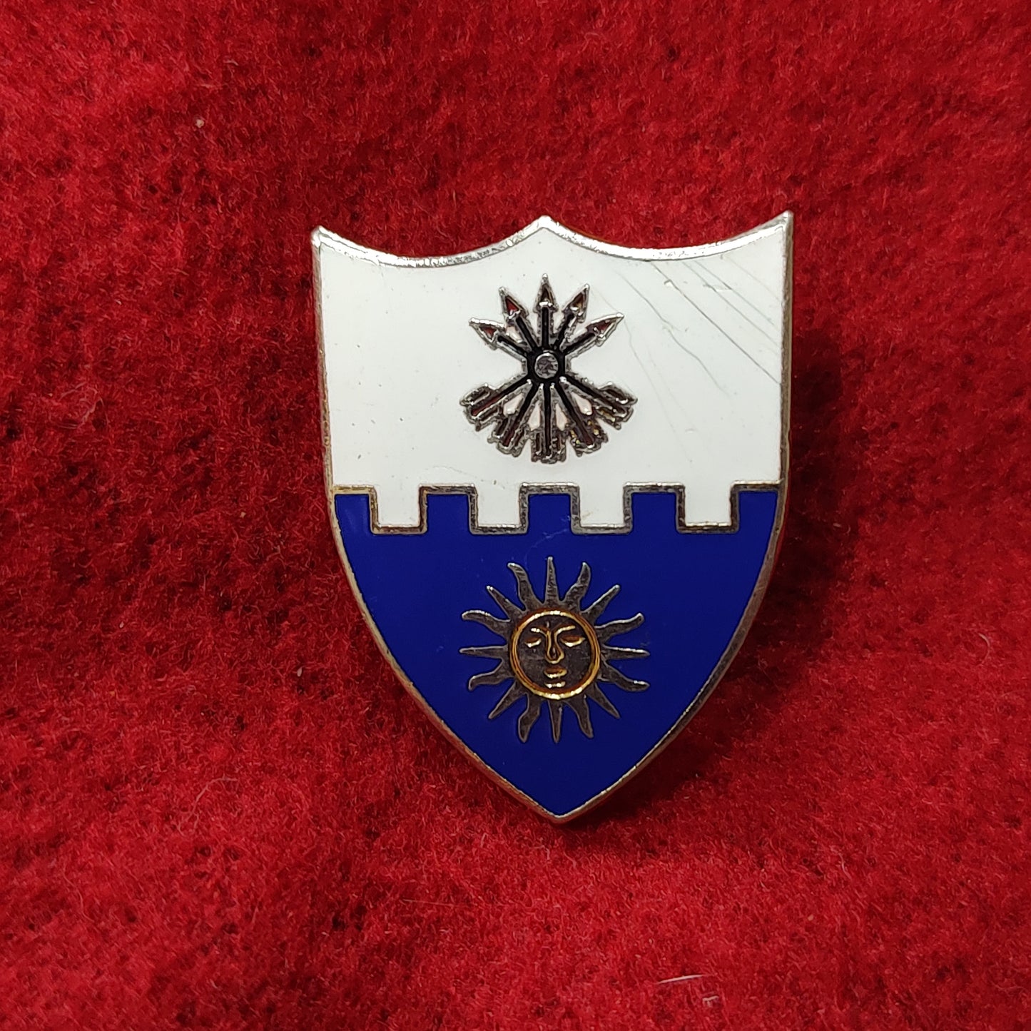 VINTAGE Army 22nd INFANTRY Unit Crest Pin (silver) (02CR61)