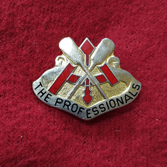 VINTAGE US Army 532nd MILITARY INTELLIGENCE BATTALION  Unit Crest Pin (02CR78)