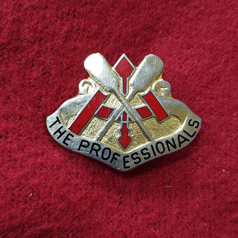 VINTAGE US Army 532nd MILITARY INTELLIGENCE BATTALION  Unit Crest Pin (02CR78)