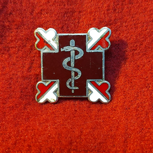 VINTAGE US Army MEDDAC FORT MEADE Unit Crest Pin (02CR83)