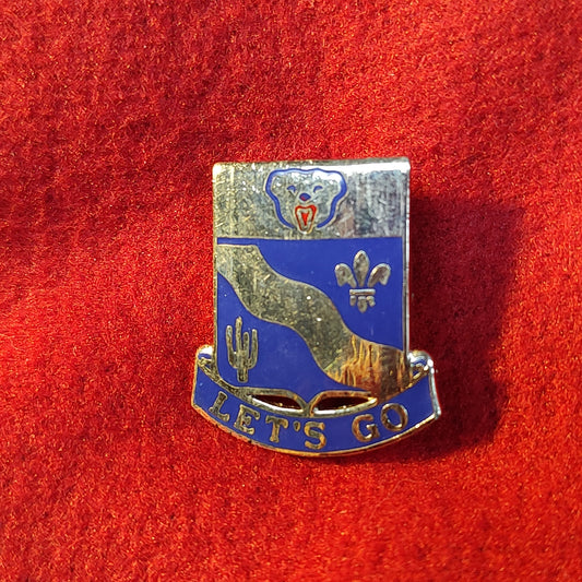 VINTAGE US Army 153rd INFANTRY Unit Crest Pin (02CR85)
