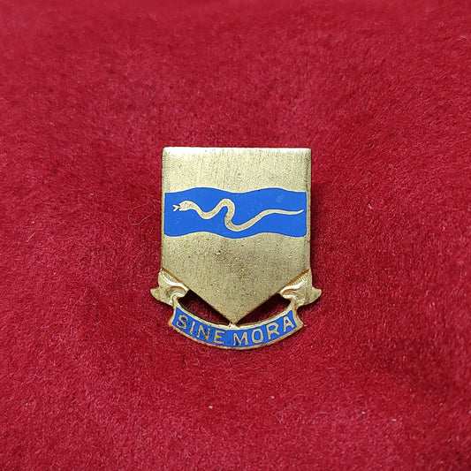 VINTAGE US Army 11th TRANSPORTATION BATTALION Unit Crest Pin (02CR171)