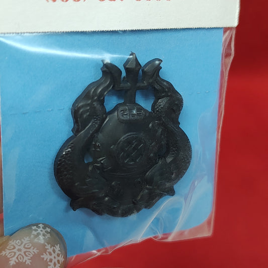 VINTAGE US Navy MASTER DIVER Subdued Pin (03CR67)
