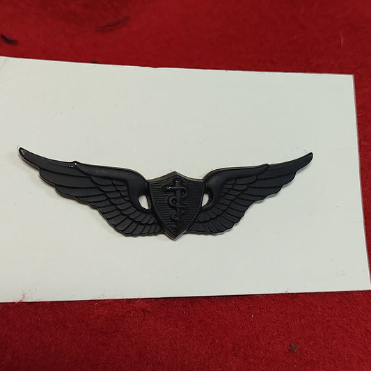 Vintage US Army AVIATOR MEDICAL OFFICER Subdued Pin (03CR72)