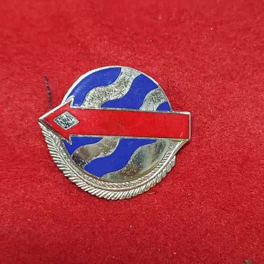 VINTAGE US Army PACIFIC COMMAND Unit Crest Pin (14CR12)
