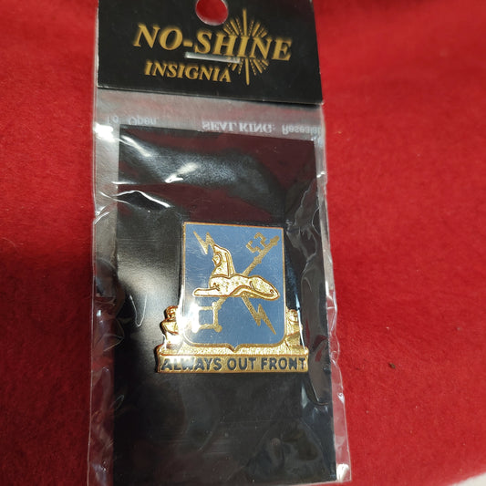 VINTAGE US Army MILITARY INTELLIGENCE Unit Crest Pin (14CR17)