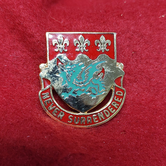 VINTAGE US Army 263rd ARMOR Unit Crest Pin (14CR19)