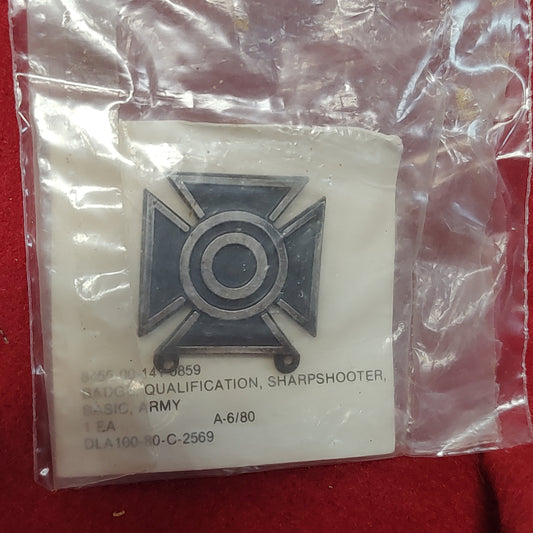 VINTAGE US Army BASIC SHARPSHOOTER QUALIFICATION Badge Pin (14CR35)