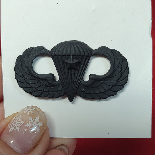 VINTAGE US Army AIRBORNE COMBAT PARACHUTIST QUALIFICATION Subdued Badge Pin (14CR36)