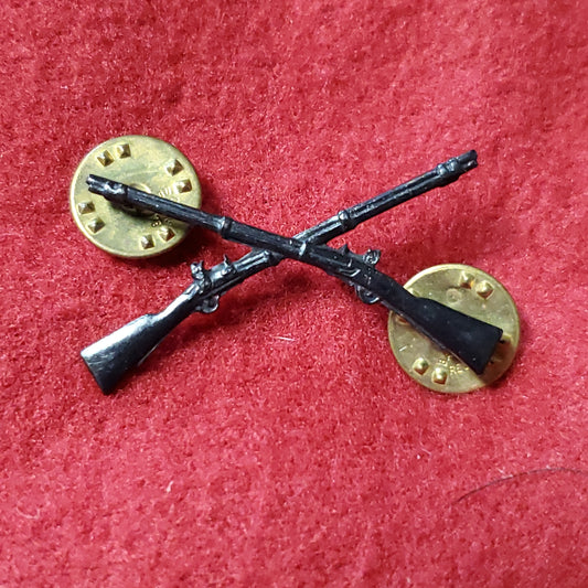 VINTAGE US Army Subdued INFANTRY CROSS RIFLE Pin-On Badge Rank Unit Crest (16CR45)