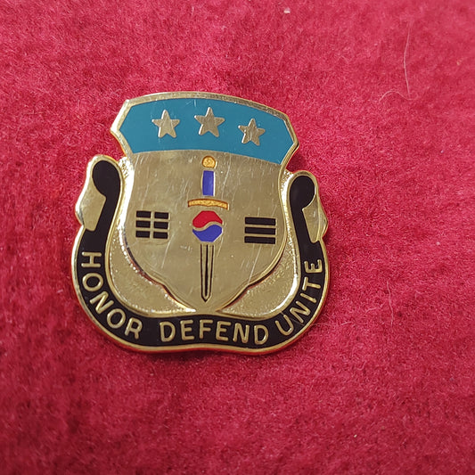VINTAGE US Army 8th ARMY DPECIAL TROOPS BATTALION Badge Pin (19CR8)