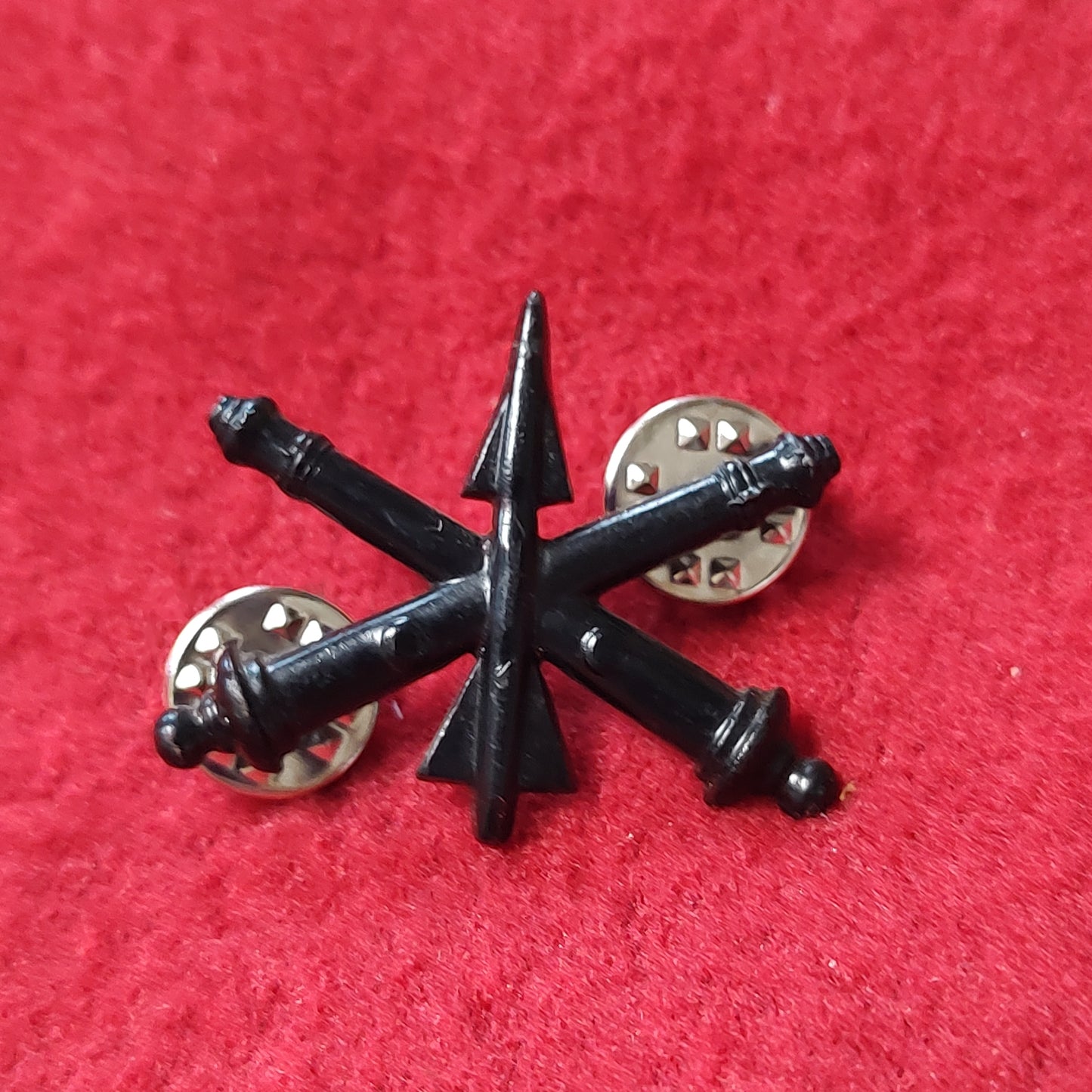 US Army DEFENSE ARTILLERY CORPS Subdued Pin (21CR48)