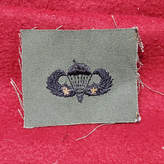 US Army BASIC JUMP WINGS 2 COMBAT STAR Badge Subdued OD Black Sew O (bu05-cjw4)