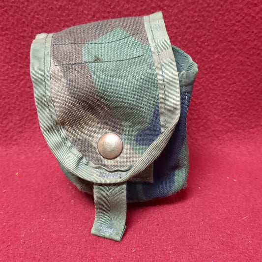 US Army Hand Grenade Pouch BDU Woodland Camo Molle II (dcl- da6-MH146)
