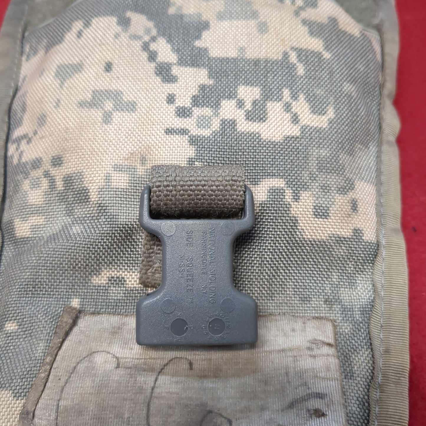 US Army Suction Catheter Pouch UCP ACU Molle II Good Condition (acu?-MH697)