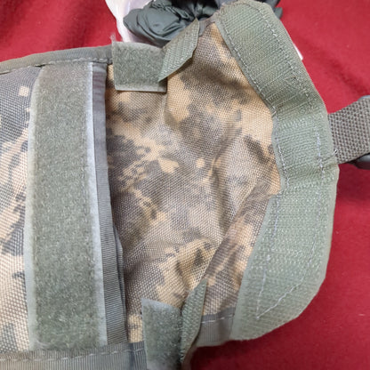 US Army Suction Catheter Pouch UCP ACU Molle II Good Condition (acu?-MH697)