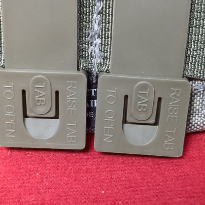 US Army Taxtical Taylor Pouch UCP ACU Molle II W/Malice clips Excellent Condition (fb12-APR6)