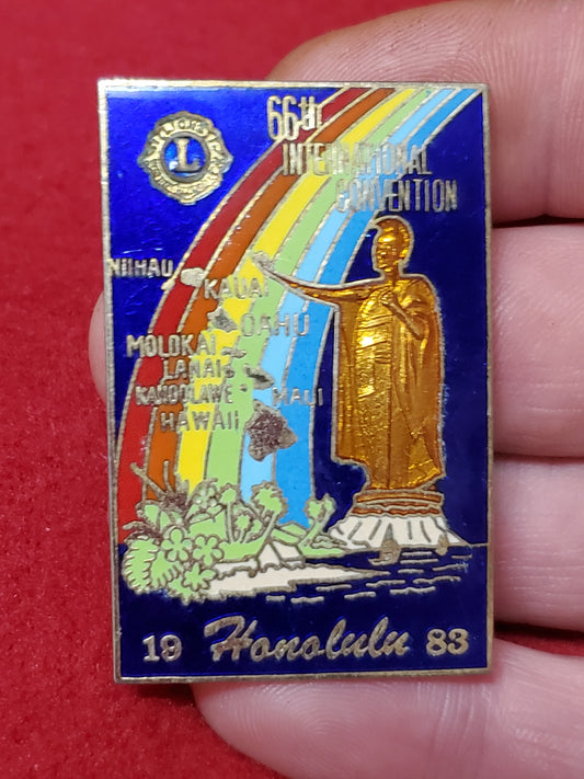 VINTAGE Lions Club HONOLULU 1983 66th International Convention Pin (06o46)