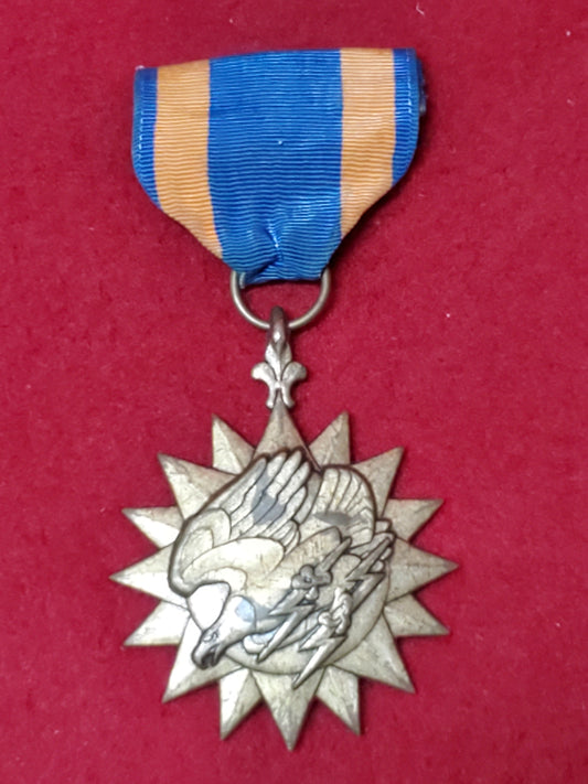 VINTAGE Graco US Army AIR MEDAL Full Size Medal Heroic Meritorious (06o71)
