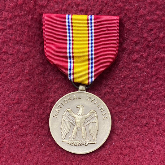 Vintage US Military National Defense Medal Army (WSB08-db34)