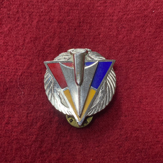 VINTAGE US Army 3rd Armor Division Pin (04cc62)