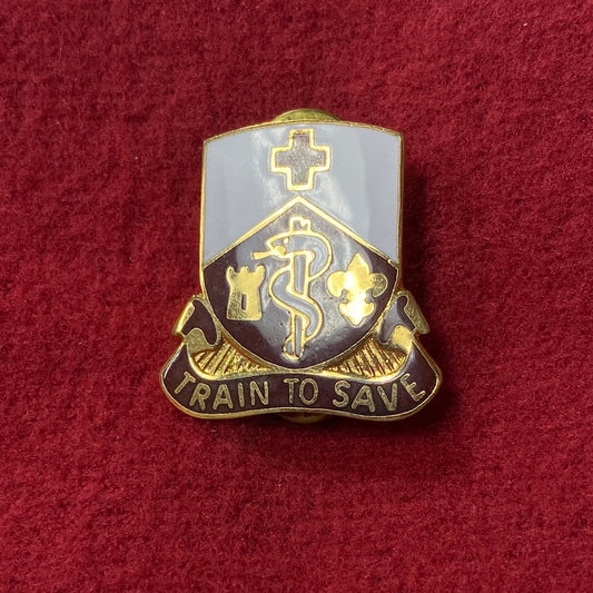 VINTAGE US Army 187TH MEDICAL BATTALION Pin (04cc55)