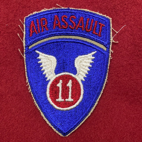 VINTAGE US Army 11th Airborne Patch Sew-On (12o103)