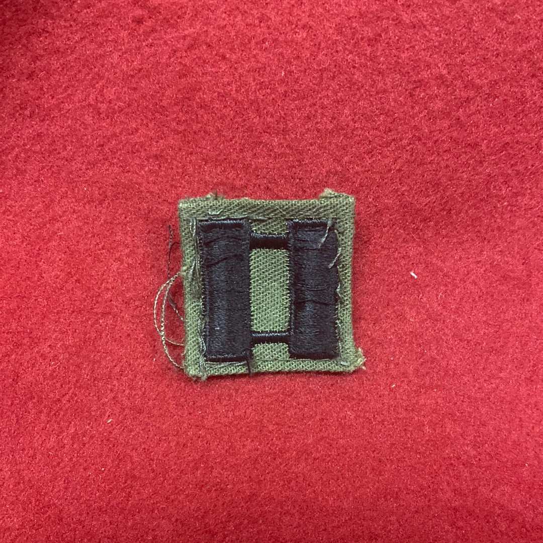 VINTAGE US Army CAPTAIN Patch SEW ON Subdued OD Black (04cc13)