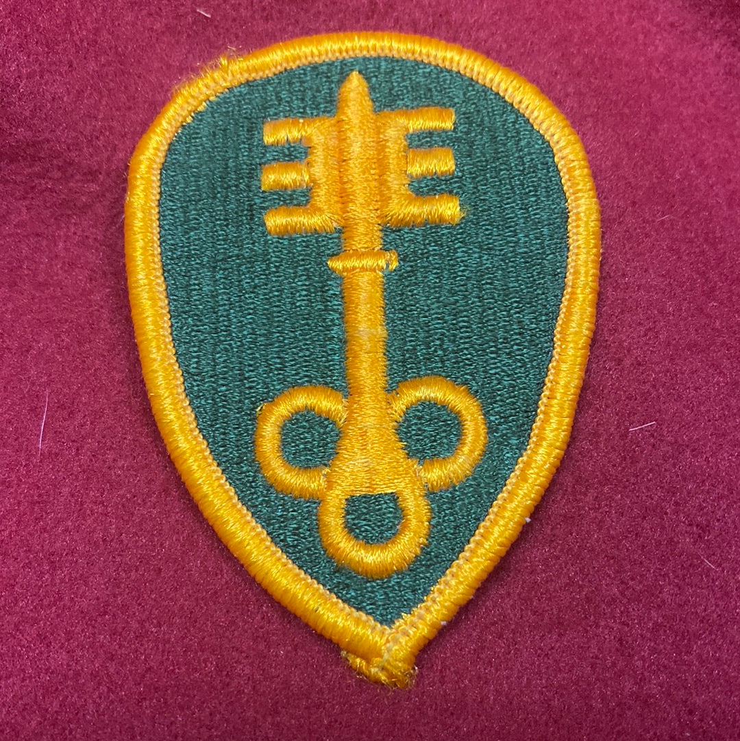VINTAGE US Army 300th Military Police Brigade Patch Sew-On (12o1)