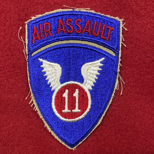 VINTAGE US Army 11th Airborne Patch Sew-On (12o106)