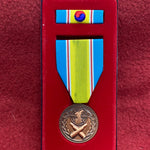 VINTAGE US Army KOREAN WAR SERVICE MEDAL with BOX (07cc69)