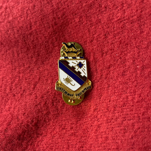 VINTAGE US Army 108th Field Artillery Pin (04cc82)