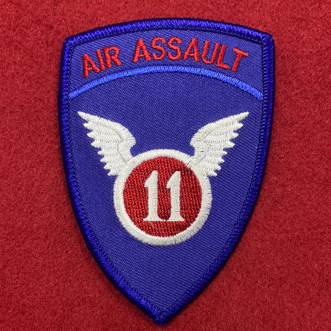 VINTAGE US Army 11th Airborne Patch Sew-On (12o101)