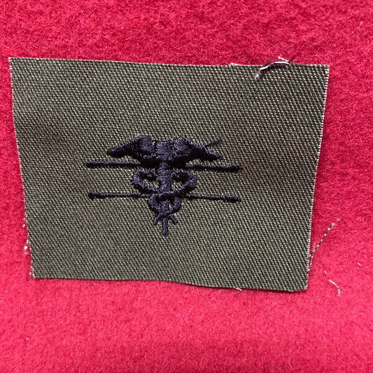 VINTAGE US Army EXPERT FIELD MEDICAL Patch SEW ON Subdued OD Black (04cc31)