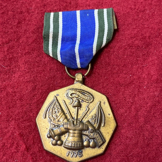 VINTAGE US Army MILITARY ACHIEVEMENT MEDAL (WSB03-122)