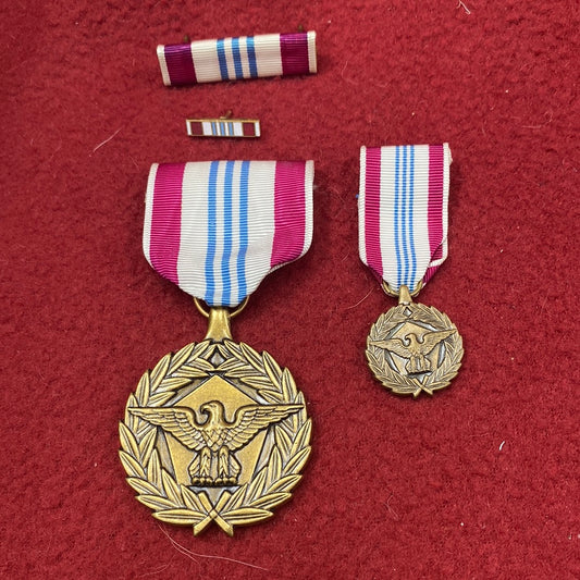Vintage US Military Defense Meritorious Sevice Medal Set (full size/mini/ribbon/ribbon pin (WSB08-db49)