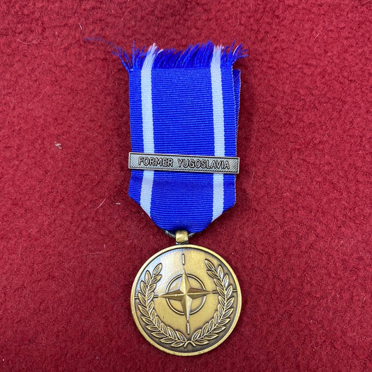 Vintage US NATO Medal Former Yugoslavia Army (WSB08-db25)