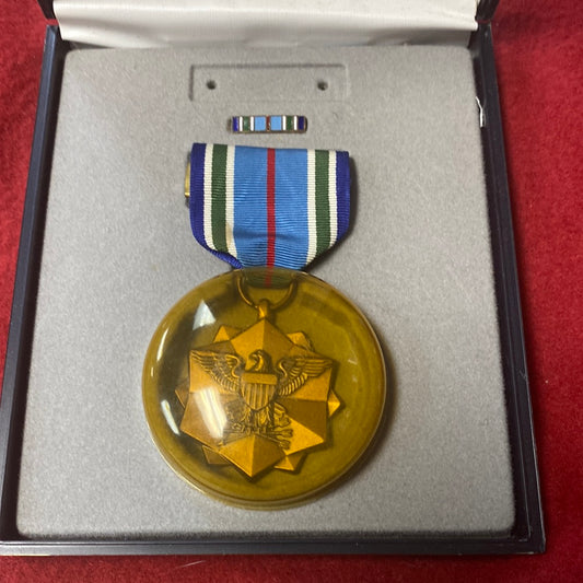 VINTAGE US Army JOINT SERVICE ACHIEVEMENT MEDAL with CASE (WSB03-94)