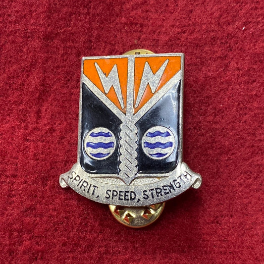 VINTAGE US Army 58th Signal Battalion Pin (04cc61)